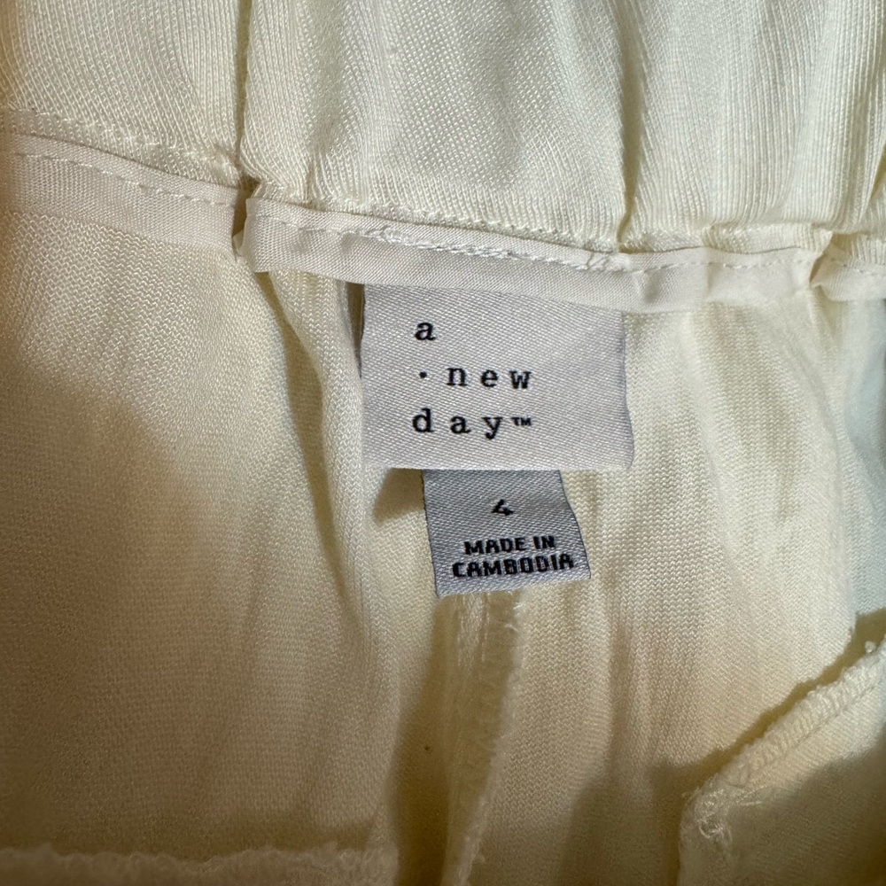 Women’s Cream High-Waisted Wide Leg Trousers - Picture 7 of 8